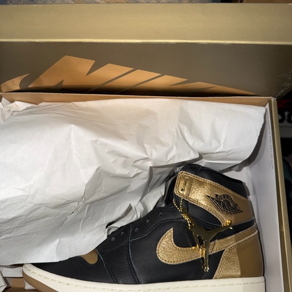 Jordan 1 Black and Metallic Gold Sneakers Size 9.5 - Picture 2 of 5